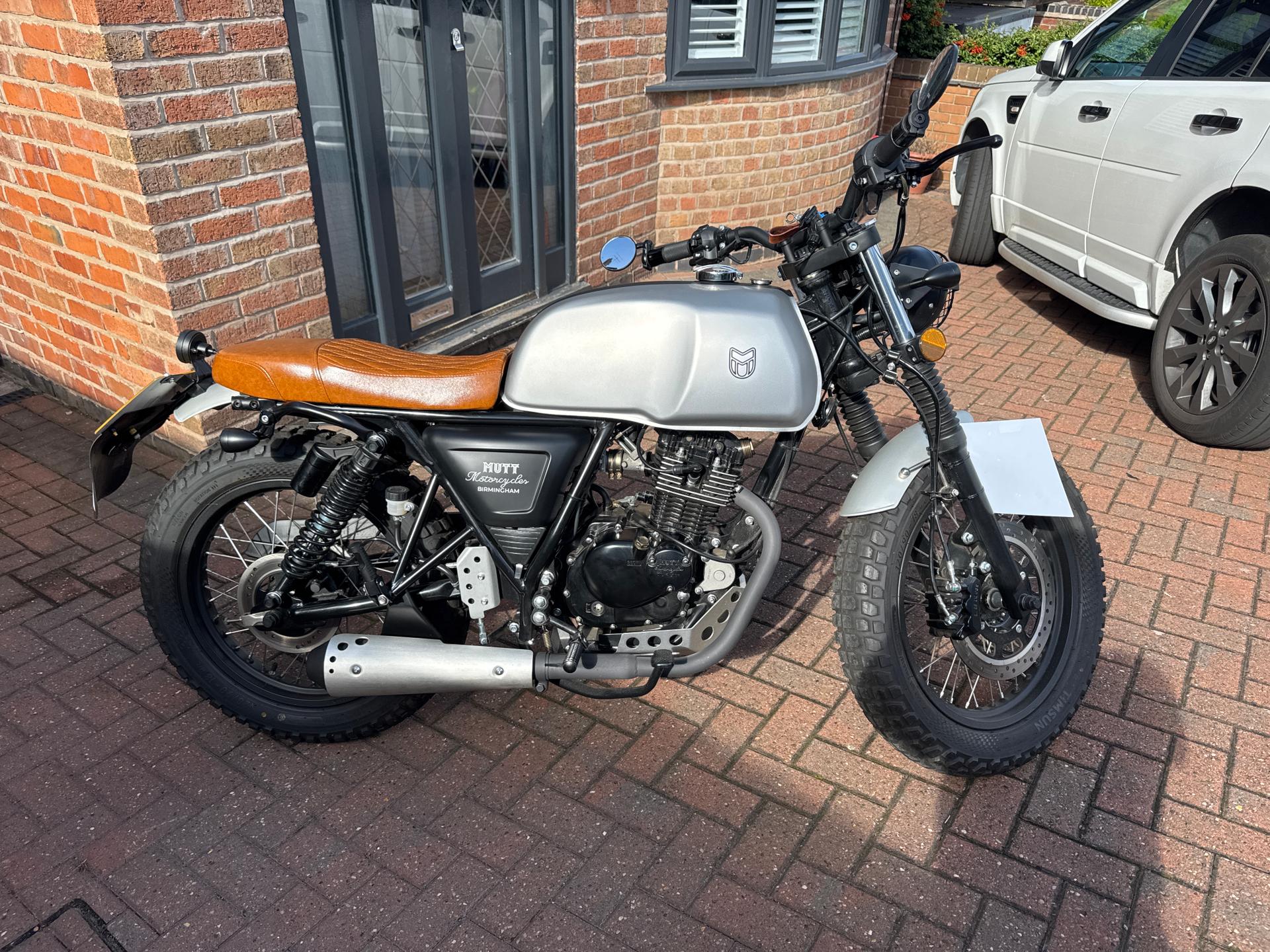 Mutt AKITA 125