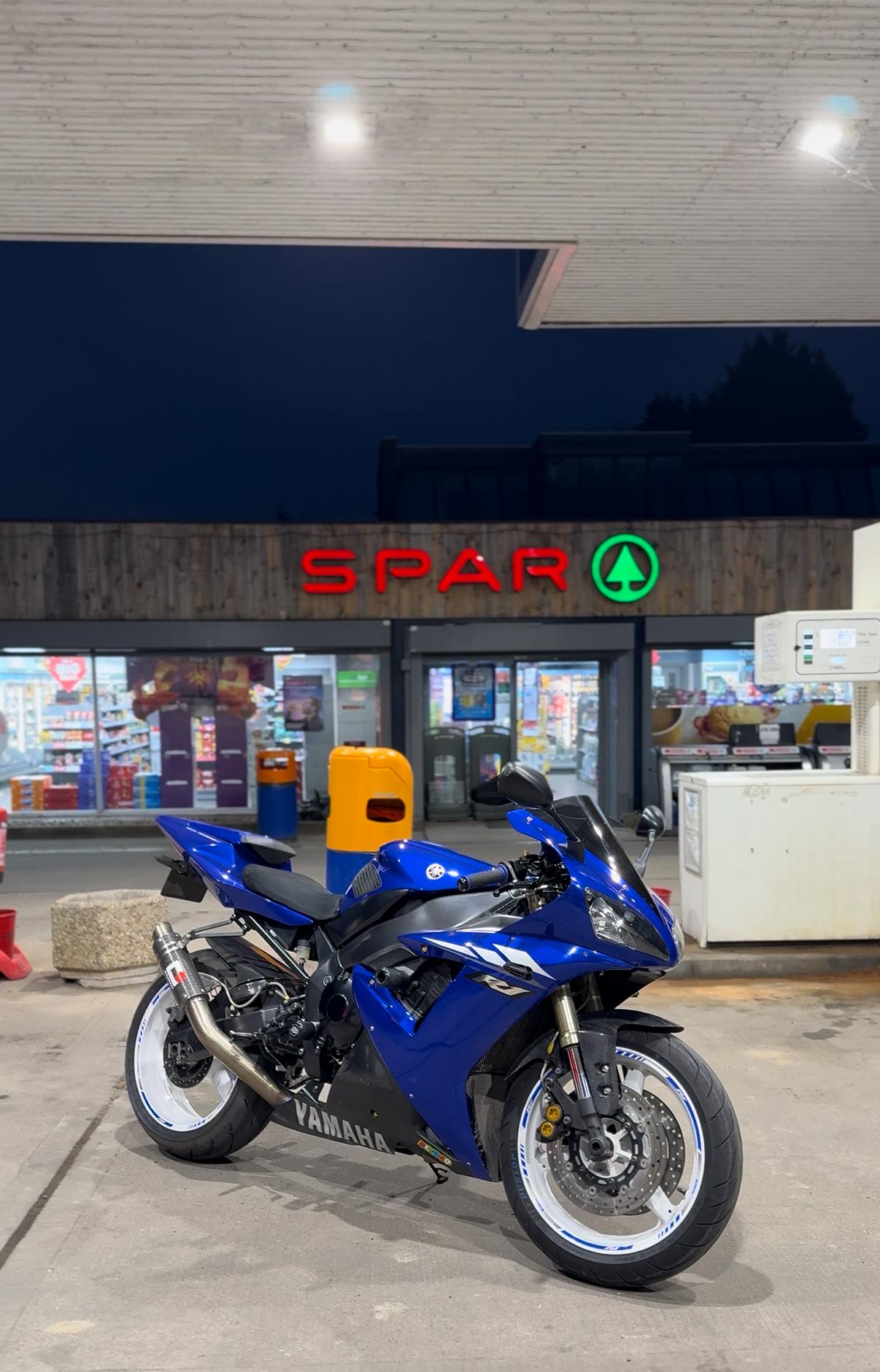 Yamaha YZF R1